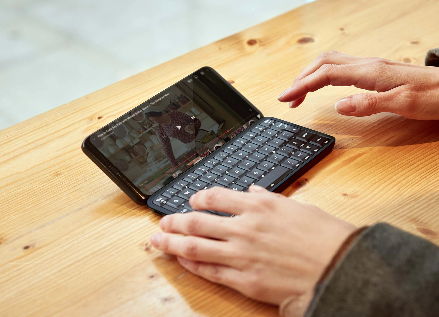 2025 New Shape-Shifting Smartphone
